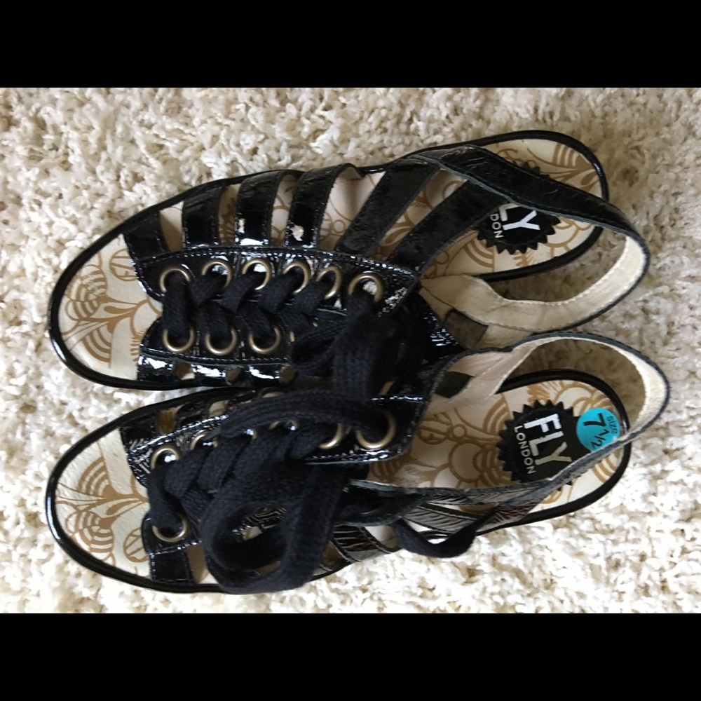 Shoes - Picture 4 of 4